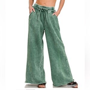 NWOT Zenana Outfitters Green Wide-Leg Pants